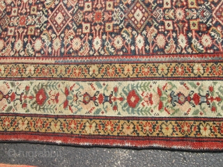 Antique Persian Mahal.

size 4'4''x6'5''.                             