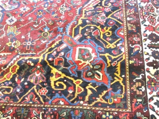 Stunning Antique Persian Bakhtyari Oriental Rug.

Size 13'x18'6''.                          