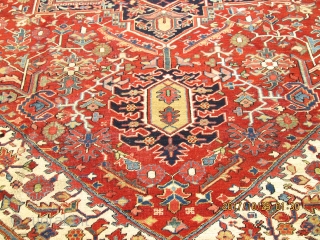 Antique Persian Heriz.

size 11'3''x14'3''.                             