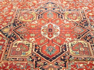 Antique Persian Heriz.

size 11'3''x14'3''.                             