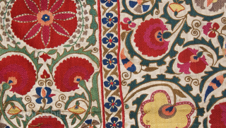  beautiful fragment suznai 19th century very nice design and colors.
size 5x7.                     