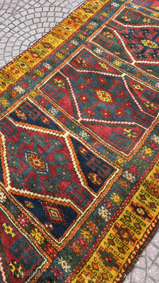 Kurdish carpet in very good condition. Written in the Gregorian calendar in 1318 AH. Malatya or Sivas Yellow Yayla region. In very good condition.
Size: 117 x 410 cm     