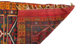 Kurdish carpet in very good condition. Written in the Gregorian calendar in 1318 AH. Malatya or Sivas Yellow Yayla region. In very good condition.
Size: 117 x 410 cm     