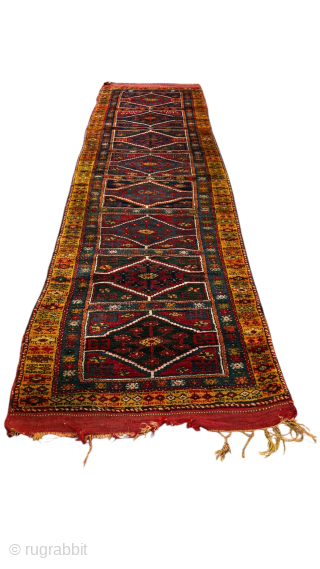 Kurdish carpet in very good condition. Written in the Gregorian calendar in 1318 AH. Malatya or Sivas Yellow Yayla region. In very good condition.
Size: 117 x 410 cm     