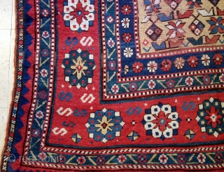 VERY UNUSUAL KAZAK RUG WITH CHI CHI CENTER
VERY ATTRACTIVE COLORS
CONDITION AS SEEN
THE RUG COMES WITH EXTRA ORDINARY CENTER
NO OLD REPAIRS,NO NEW REPAIRS
UNIQUE RUG          