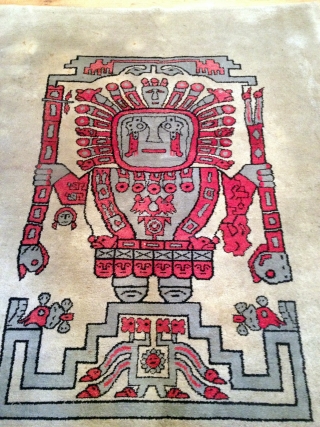 ECUADORIAN RUG WITH MAYAN DESIGN
FROM 1950'S
6 BY 8 FEET
PERFECT CONDITION                       