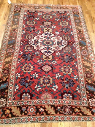 VERY ATTRACTIVE PERSIAN BIDJAR RUG
CONDITION AS SEEN
SIZE: 4'4 BY 6'9 FT
MAGNIFICENT COLORS                     