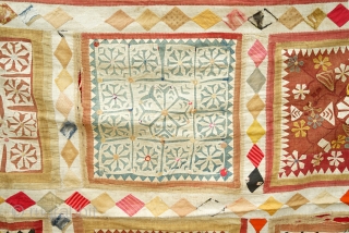 Vintage ralli quilt with delicate embroidery on backside. Please feel free to ask further information and photos. 

The price doesn't include transportation fee.
          