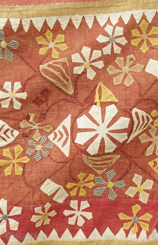 Vintage ralli quilt with delicate embroidery on backside. Please feel free to ask further information and photos. 

The price doesn't include transportation fee.
          