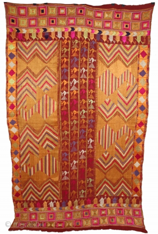 Sarpallu Phulkari from East (Punjab)India called As Sarpallu(Patang Design).Proper Samalsar, kotkapura of Punjab India.One of the rare design in Indian Phulkari.(DSE02180).            