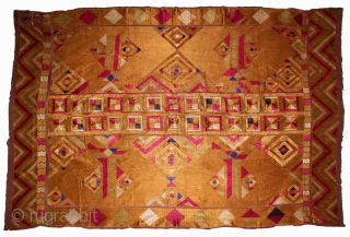 Sarpallu Phulkari from East (Punjab)India called As Sarpallu(Patang Design).Proper Shahkot Moga District of Punjab India.One of the rare design in Indian Phulkari.(DSL01660).           