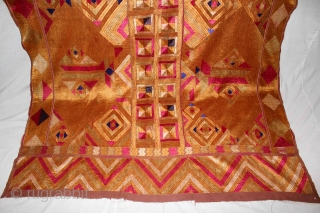 Sarpallu Phulkari from East (Punjab)India called As Sarpallu(Patang Design).Proper Shahkot Moga District of Punjab India.One of the rare design in Indian Phulkari.(DSL01660).           