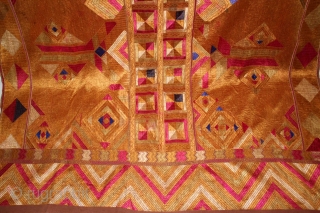 Sarpallu Phulkari from East (Punjab)India called As Sarpallu(Patang Design).Proper Shahkot Moga District of Punjab India.One of the rare design in Indian Phulkari.(DSL01660).           