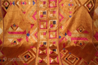 Sarpallu Phulkari from East (Punjab)India called As Sarpallu(Patang Design).Proper Shahkot Moga District of Punjab India.One of the rare design in Indian Phulkari.(DSL01660).           