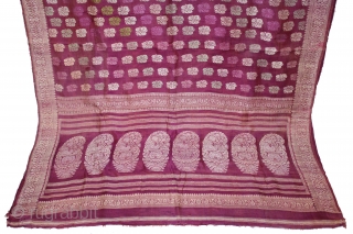 Baluchari Sari woven in silk Brocade From Murshidabad,West Bengal,India.Circa 1900.Here the pallu of the sari is decorated with large paisleys and Buti.Its size is 112cm x 420cm.(DSE04290).      