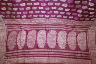 Baluchari Sari woven in silk Brocade From Murshidabad,West Bengal,India.Circa 1900.Here the pallu of the sari is decorated with large paisleys and Buti.Its size is 112cm x 420cm.(DSE04290).      