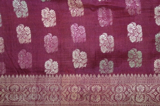 Baluchari Sari woven in silk Brocade From Murshidabad,West Bengal,India.Circa 1900.Here the pallu of the sari is decorated with large paisleys and Buti.Its size is 112cm x 420cm.(DSE04290).      