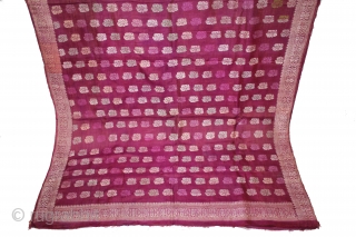 Baluchari Sari woven in silk Brocade From Murshidabad,West Bengal,India.Circa 1900.Here the pallu of the sari is decorated with large paisleys and Buti.Its size is 112cm x 420cm.(DSE04290).      