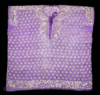 Parsi Jhabla or Jhablo Parsi (Blouse) From Surat Gujarat India. Early 20th Century. Its size is 53cmX53cm.(DSL05450).                