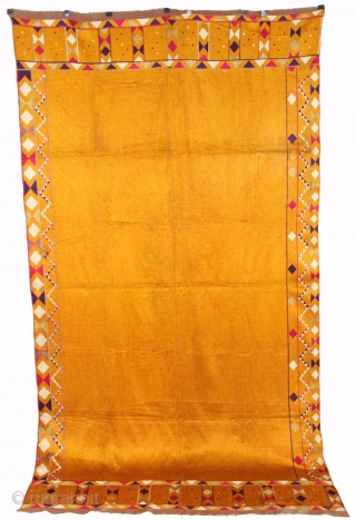 Vari-Da-Bagh from West (Pakistan) Punjab India Called As Vari-Da-Bagh.Rare Pallu Design.Extremely Fine Phulkari.(DSE01900).                    