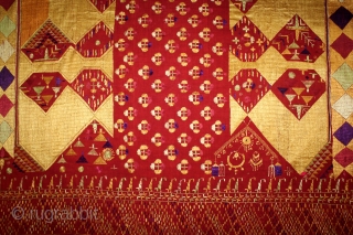 Sarpallu Phulkari From East(Punjab)India called As Sarpallu(Patang Design).Moga District of Punjab India.Floss Silk on Hand Spun Cotton khaddar Cloth.Its size is W-138cm x L-230cm.(DSE03080).         