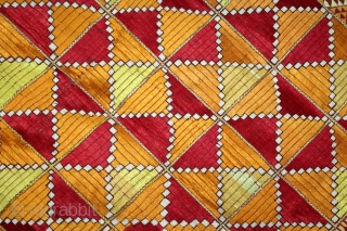 Phulkari From East(Punjab)India Called As Bagh.Rare Pattern Cowdi Design.Beautiful colour Combination of Pallu.Floss Silk on Hand Spun Cotton khaddar Cloth.Mind Condition.(DSL03160).            