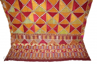 Phulkari From East(Punjab)India Called As Bagh.Rare Pattern Cowdi Design.Beautiful colour Combination of Pallu.Floss Silk on Hand Spun Cotton khaddar Cloth.Mind Condition.(DSL03160).            