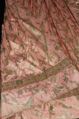 Zari Brocade Skirt Silk Fabric with Zardosi Border Real Silver & Gold from Varanasi India.Made to order for some Royal Family of Rajesthan India.Its size is Length 92cm x Round 400cm.Good Condition.(DSL04450). 