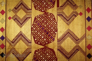 Sarpallu Phulkari From East(Punjab)India called As Sarpallu(Patang Design).Proper Samalsar, kotkapura of Punjab India.Floss Silk on Hand Spun Cotton khaddar Cloth.(DSL03220).             