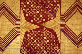 Sarpallu Phulkari From East(Punjab)India called As Sarpallu(Patang Design).Proper Samalsar, kotkapura of Punjab India.Floss Silk on Hand Spun Cotton khaddar Cloth.(DSL03220).             