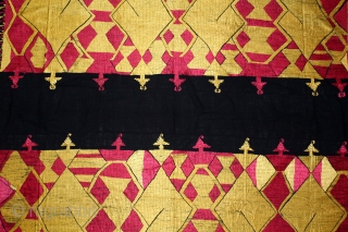 Indigo Sarpallu Phulkari From East(Punjab)India called As Sarpallu(Patang Design).Proper Kapurthala of Punjab India.Circa 1900. Floss Silk on Hand Spun Cotton khaddar Cloth.(DSL05040).           