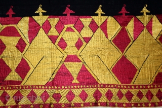 Indigo Sarpallu Phulkari From East(Punjab)India called As Sarpallu(Patang Design).Proper Kapurthala of Punjab India.Circa 1900. Floss Silk on Hand Spun Cotton khaddar Cloth.(DSL05040).           