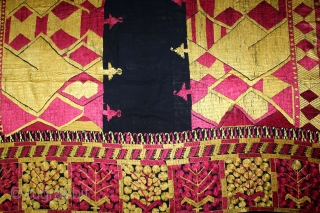 Indigo Sarpallu Phulkari From East(Punjab)India called As Sarpallu(Patang Design).Proper Kapurthala of Punjab India.Circa 1900. Floss Silk on Hand Spun Cotton khaddar Cloth.(DSL05040).           