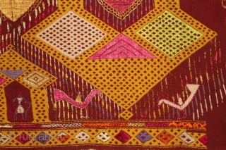 Vintage phulkari from East India Punjab Called As Darshan Darwaja.Rare Figurative Design with Guru Gobind Sing .One of the rare design in Indian Phulkari.(DSC01500).         