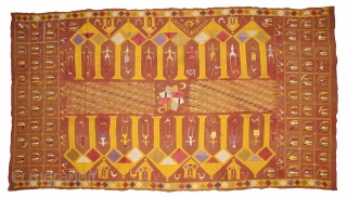 Phulkari From East (Punjab) India Called As Darshan Darwaja Phulkari.One of the rare design in Indian Phulkari.Its Size is 130cm X 234cm.(DSE02670).           