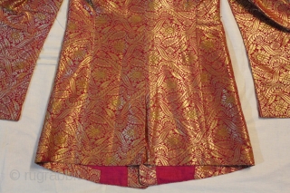 Brocade Coat (Man'Costume) from Varanasi India.Made to order for some Royal Family of Rajasthan.Its size is L 82cm X W 43cm.(DSC00690)            