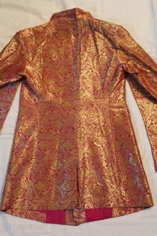 Brocade Coat (Man'Costume) from Varanasi India.Made to order for some Royal Family of Rajasthan.Its size is L 82cm X W 43cm.(DSC00690)            