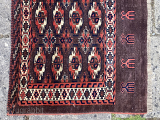 Antique Turcomen chuval. Some small areas of old repair.
Contact gene@heritage-antique-rugs.com for more pics, price etc.
93cm by 1.28cm                