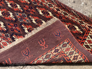 Antique Turcomen chuval. Some small areas of old repair.
Contact gene@heritage-antique-rugs.com for more pics, price etc.
93cm by 1.28cm                