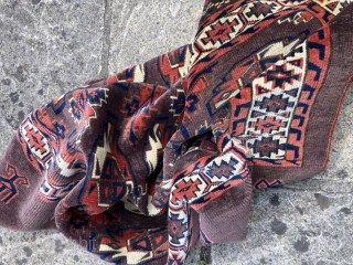 Antique Turcomen chuval. Some small areas of old repair.
Contact gene@heritage-antique-rugs.com for more pics, price etc.
93cm by 1.28cm                