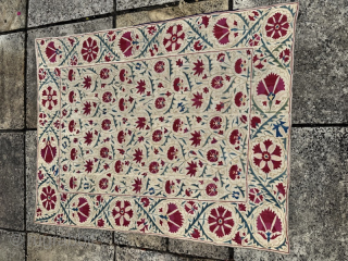 19th century nim suzani, Great condition.
1.08m by 1.40m
Contact gene@heritage-antique-rugs.com for more pics, price etc
WhatsApp +44 (0)7803341863