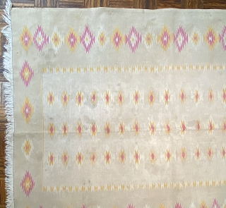 5’0 x 12’0 Dhurrie, ca. 1920, with serrated diamonds in pale orange,
white, and pink                   