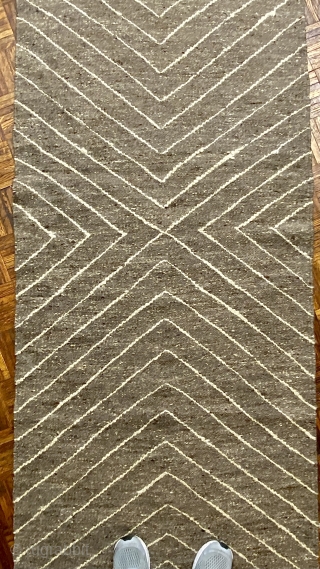 Moroccan flatwoven runner, ca. 20th C., 3’3” x 14’7” / 99 x 444 cm

Rows of linear chevrons in white ivory wool, pointing towards the center from the ends, on polychromatic grey-brown wool

un-dyed  ...