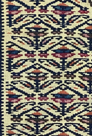 Antique Senn-eh Kilim Rug, 4’1” x 5’9” // 124 x 175 cm

Indigo ground octagonal field with crisply drawn variant of the Herati design with a small

diamond shaped medallion with four small pendants  ...