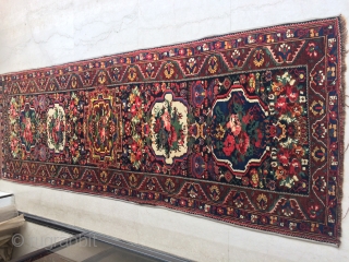 Antique BAKHTIRI FARA DUMBEH 365x128 cm all wool in mint condition crasy natural colors over 100 year old double weft and very fine wool nuts. Unique and unusual collector rug.
3800 $  