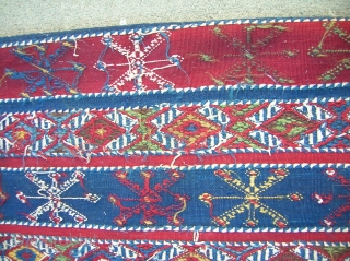 South East Anatolian 'Minder'face(floor cushion)....Malatya area.....33"x 44"
all veg dyes....wool with cotton highlights...extra-weft wrapping & balanced plain weave
very good condition (2-4 small holes and some slight loss of selvedge )    