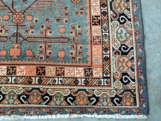 RARE YARKAND CARPET FROM CENTRAL ASIA

very rara 2 x 7 even rows of pomegranate fields, beautiful strong and in the same time pastelle colouring.

          ...