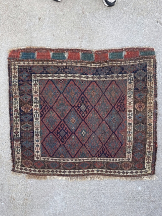 Beautiful antique Jaff Kurd bag face. Nice borders.

3'2" x 3'6"                       