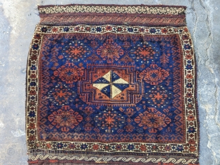 Beautiful complete Baluch bag with silk highlights and many weaving techniques. Shiny, good pile. 2'1" x 2'8" (folded) Contact me at: steven.malloch@gmail.com or gerrerugs@gmail.com         