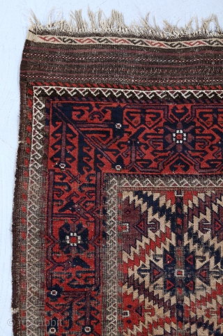 Antique Baluch rug or wide and nicely drawn border and small picture frame field. Complete kilim ends.

3'6" x 5'8" or 107 x 173cm
          